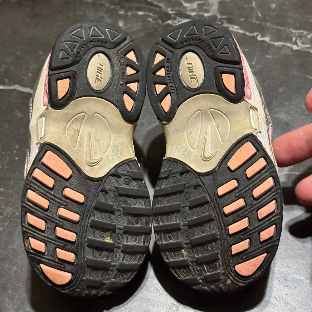 Vintage 90s Y2K Nike Baby Pink and Grey Sneakers Size 5C